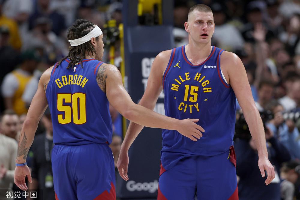 她们齐聚一 她们齐聚一